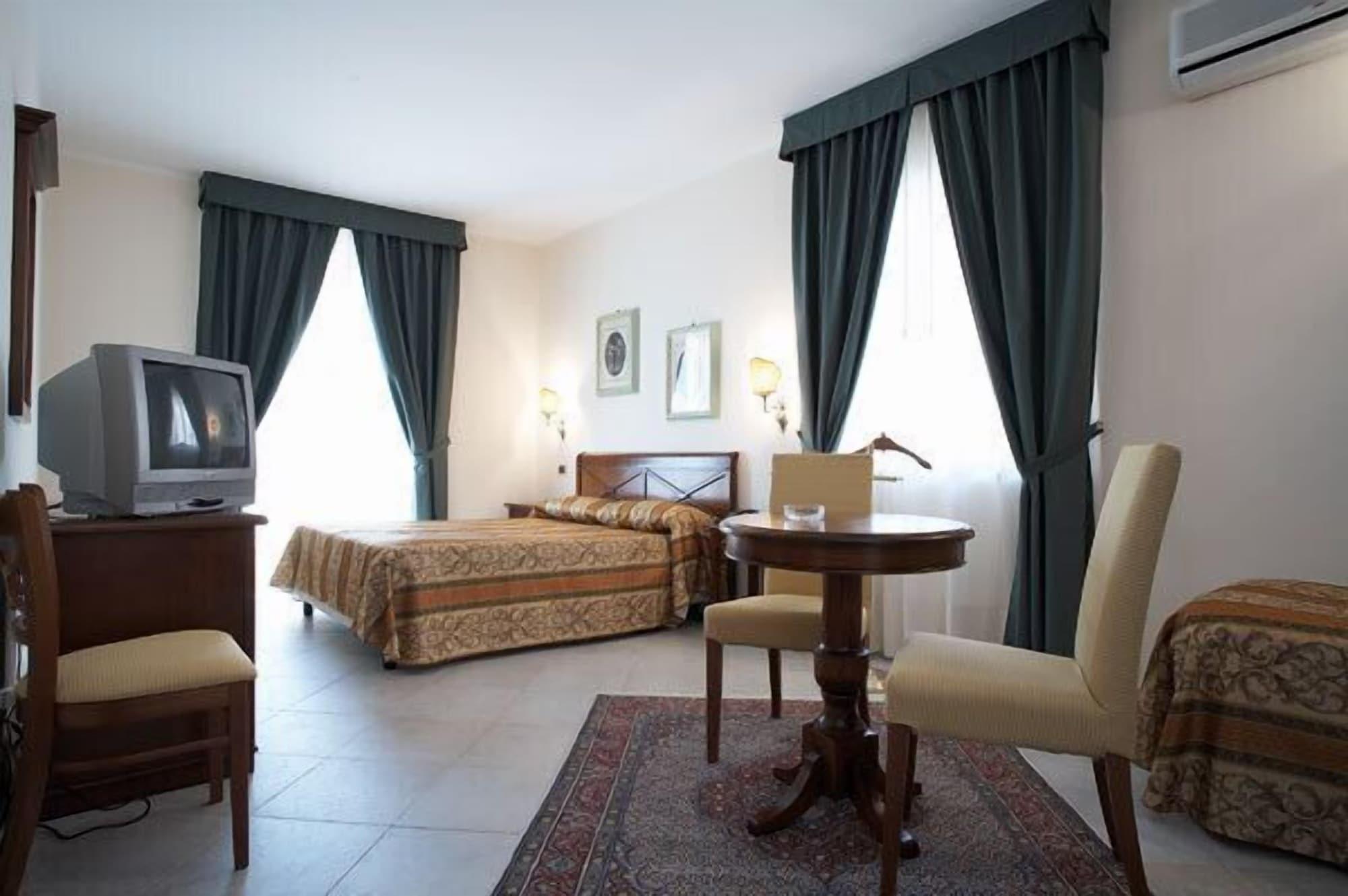 Hotel Delle Palme Фальконе Екстер'єр фото